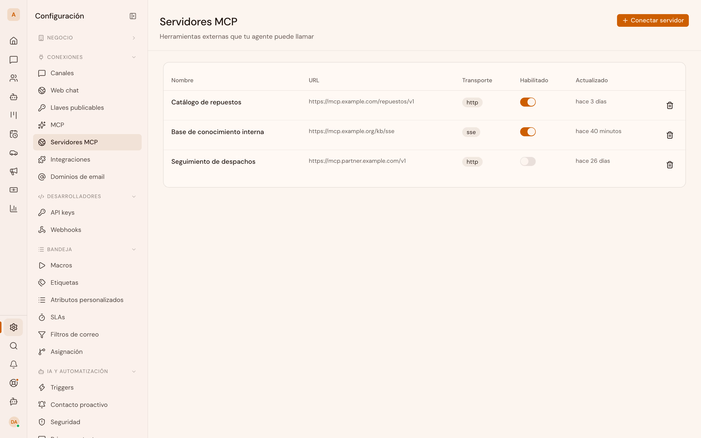 La pantalla Servidores MCP de Vitrina, con la tabla de conexiones activas y la de aplicaciones conectadas